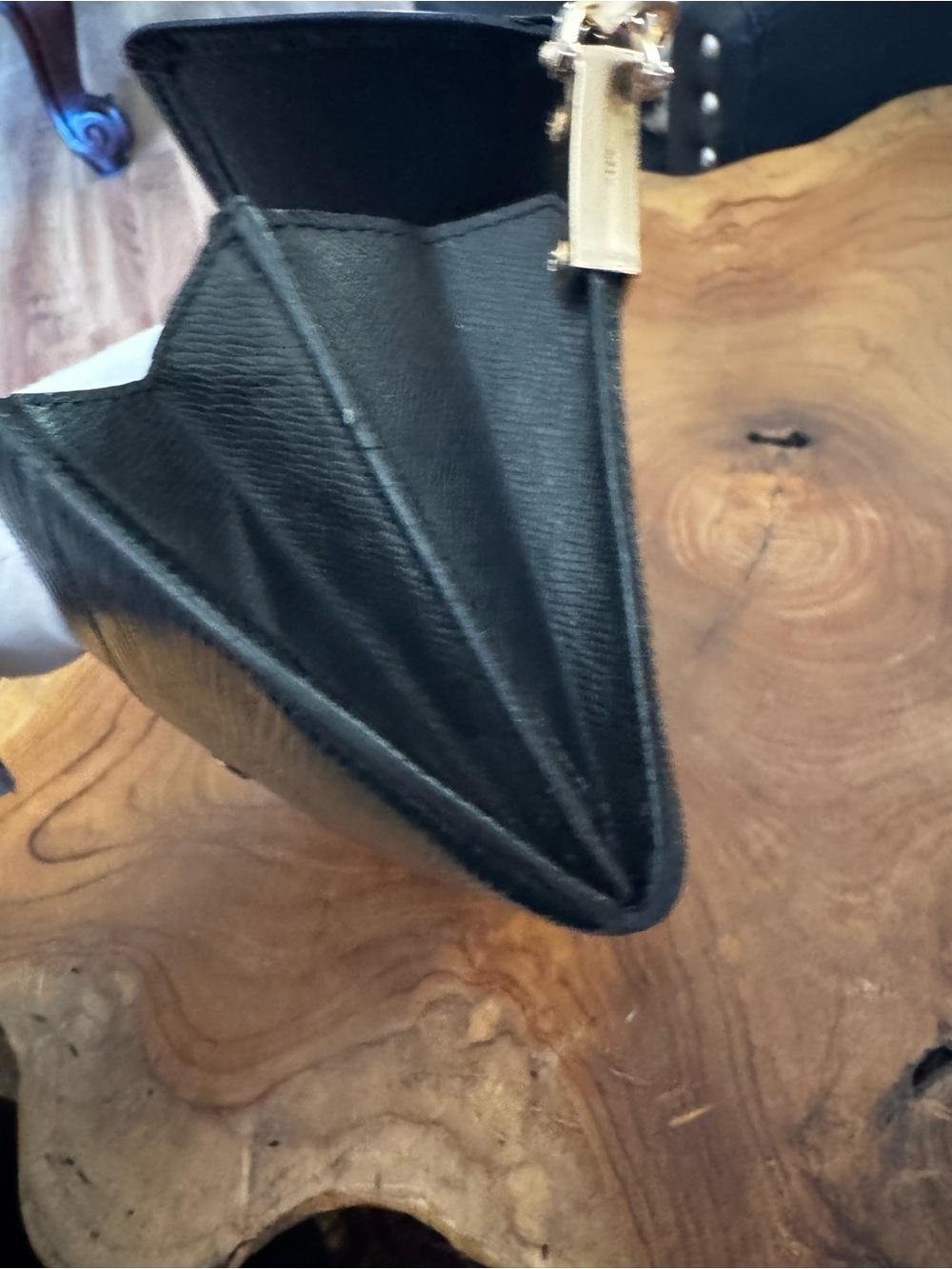 just in 🔥 Louis Vuitton Black EPI wallet converted Crossbody - Picture 7 of 17